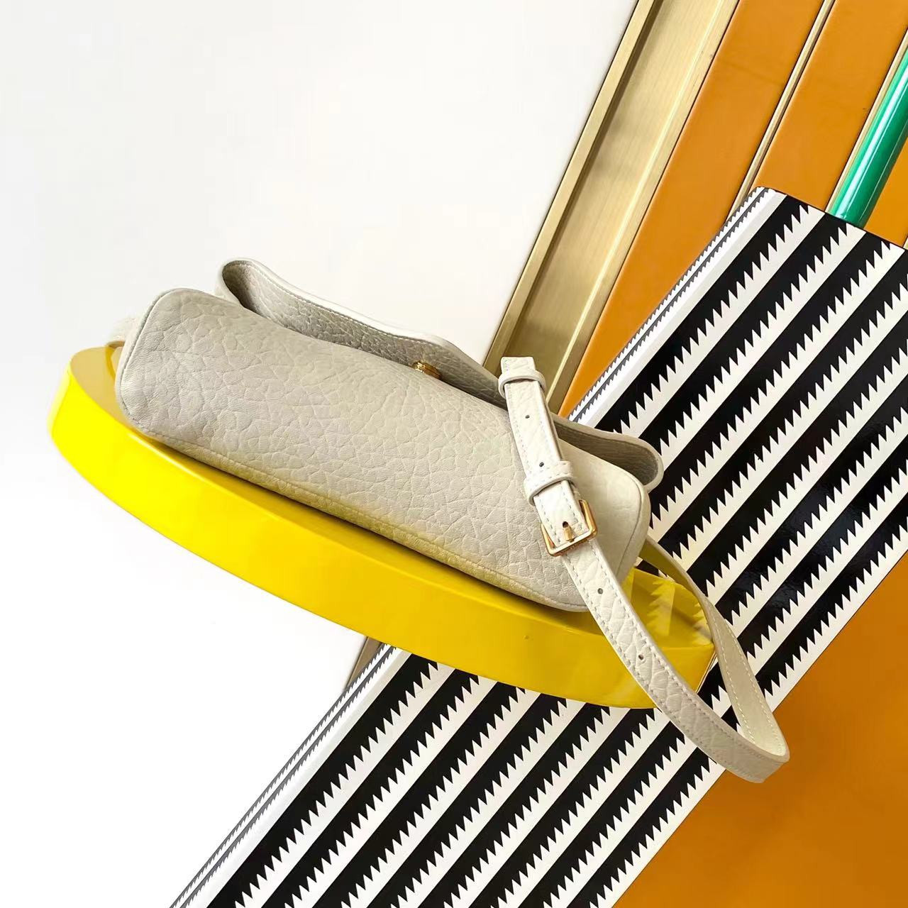 YSL Cassandra envelope messenger in lambskin 23x16.5x6CM