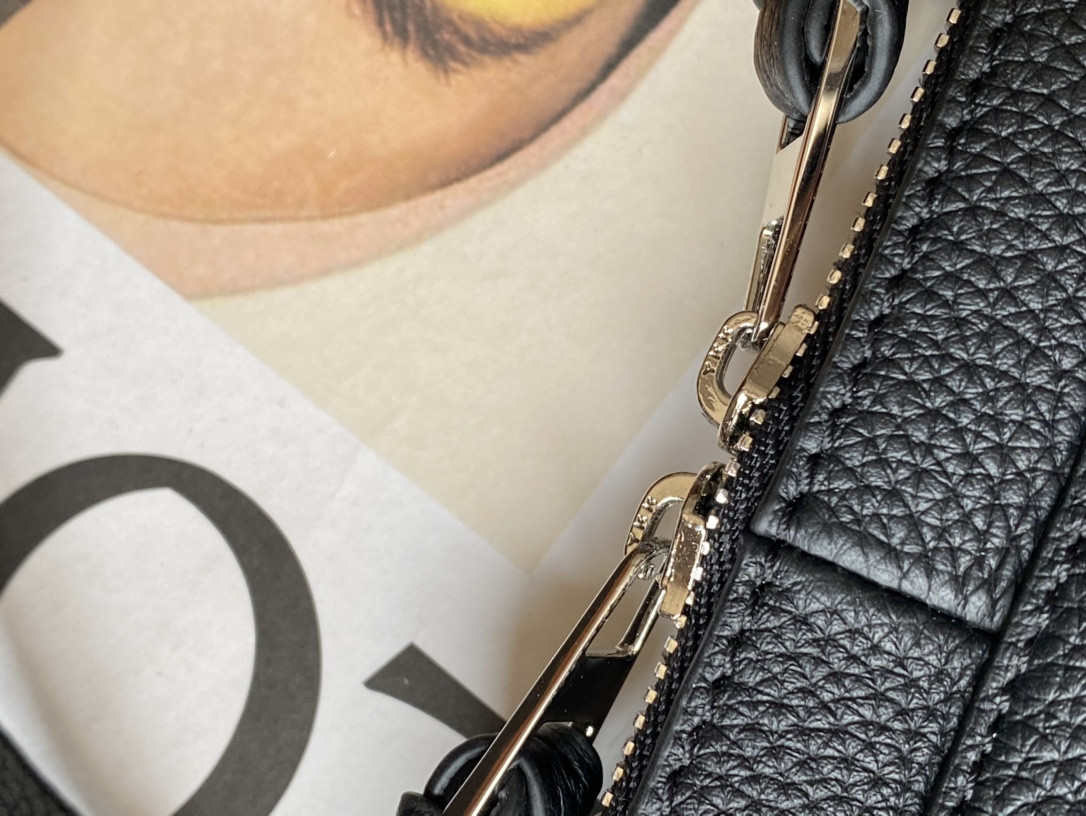 LOEWE Goya Slim Briefcase in Soft Grained Calfskin 27.5x7.5x38cm