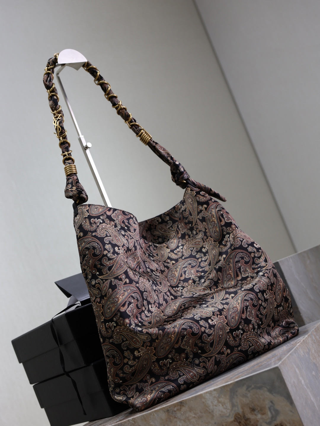 YSL Amalia (silk twill) 42x50x1cm