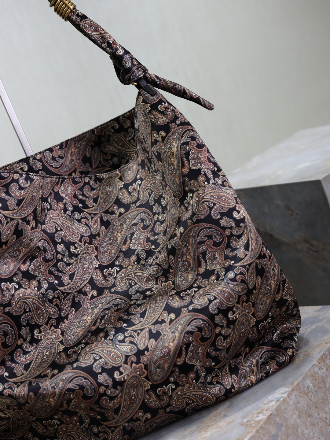 YSL Amalia (silk twill) 42x50x1cm