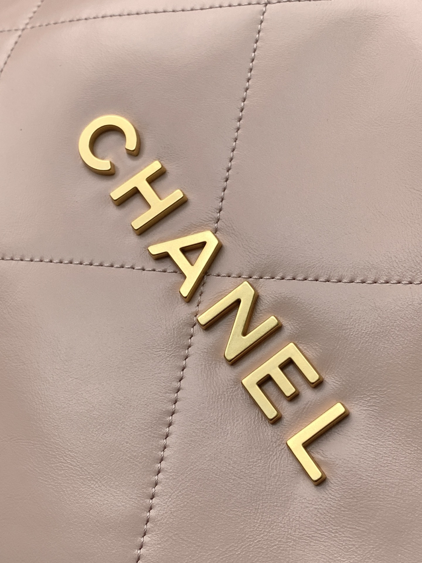 CHANEL 22 HANDBAG AS3261 39×42×8 cm