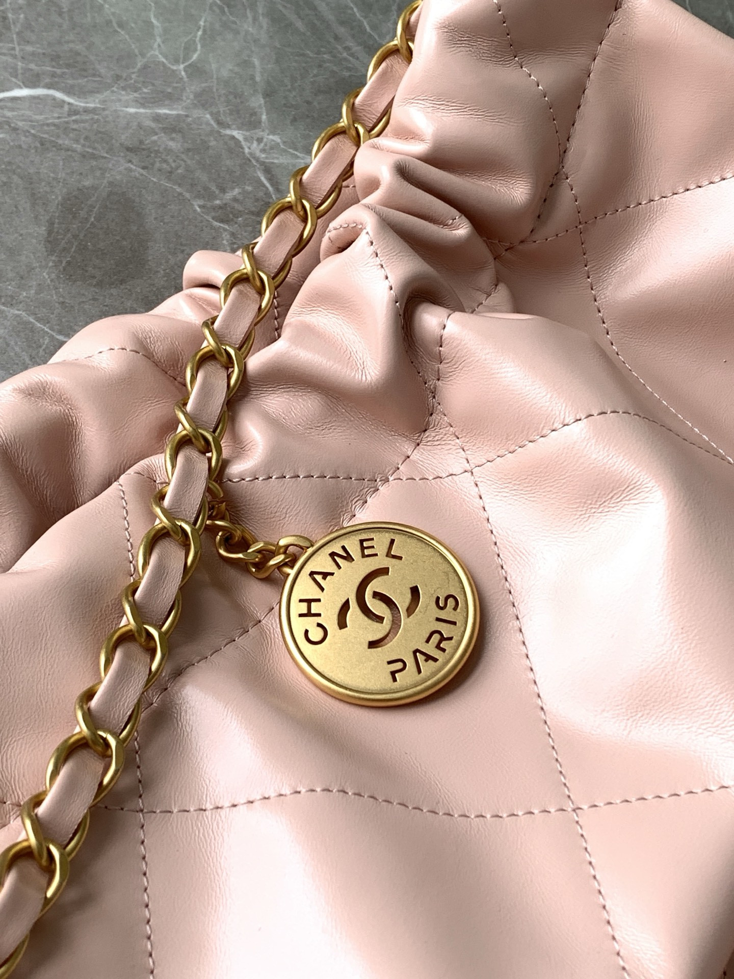 CHANEL 22 HANDBAG AS3261 39×42×8 cm