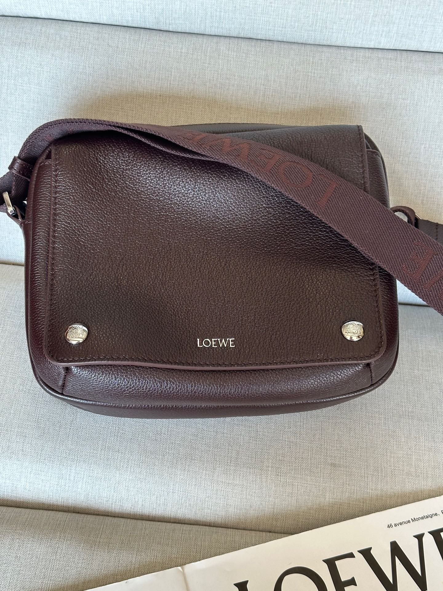 Loewe Medium Pebble messenger bag in supple grained calfskin 18x23x9cm