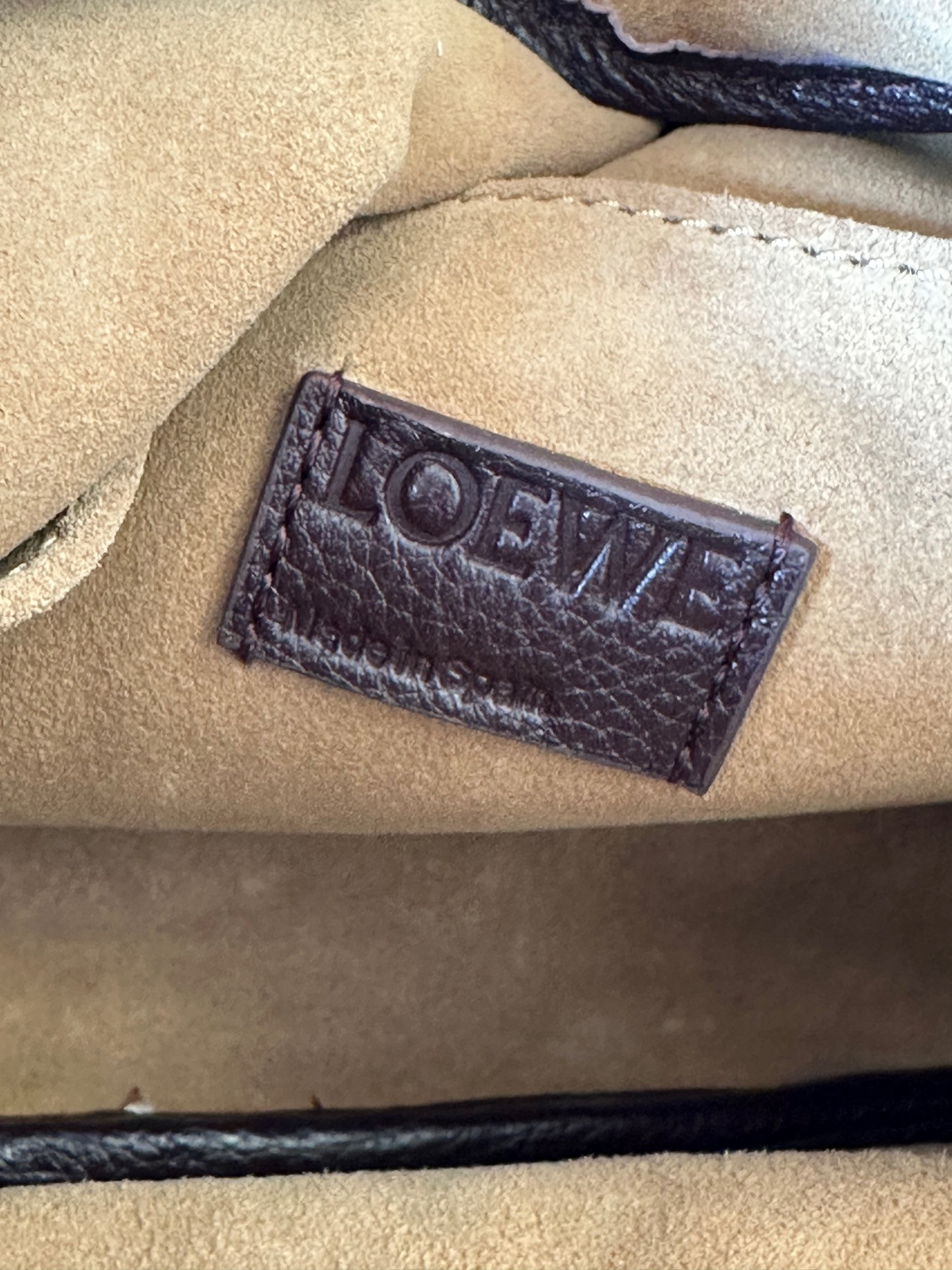 Loewe Medium Pebble messenger bag in supple grained calfskin 18x23x9cm