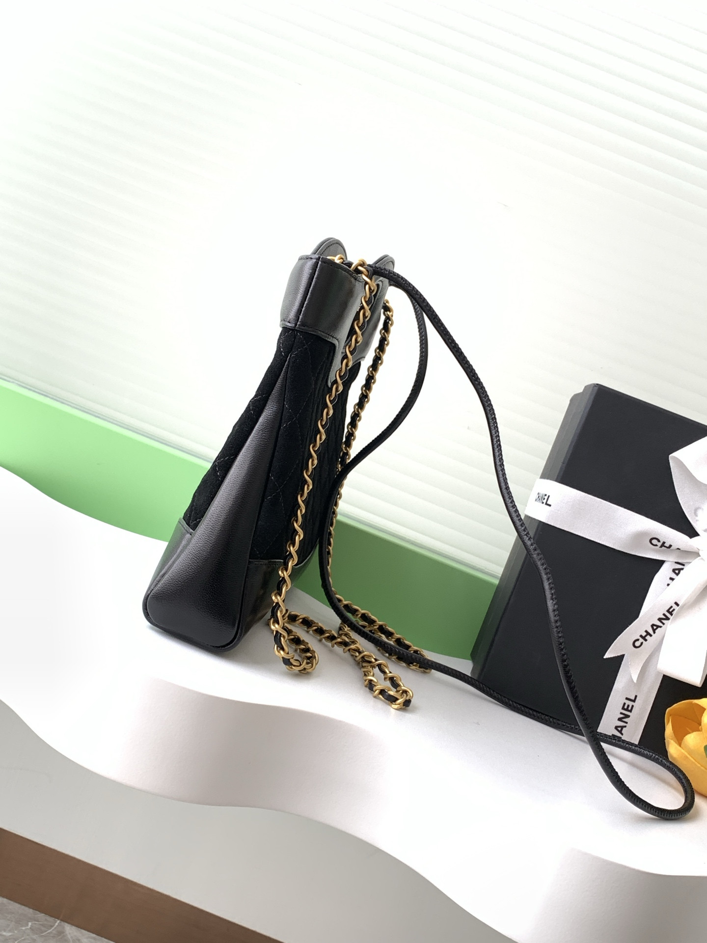 CHANEL 31 Mini Shopping Bag Lambskin & Gold-Tone Metal 22x23x5cm