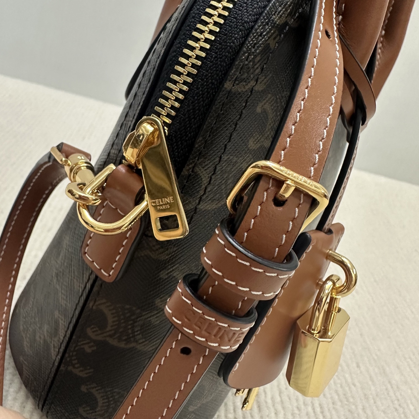 Celine TEEN HONORINE BAG IN Triomphe Canvas and Calfskin 22.5x17x10cm