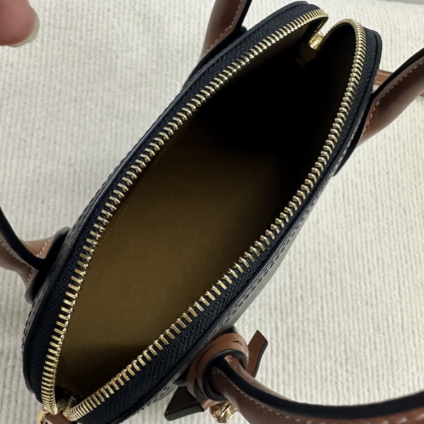 Celine TEEN HONORINE BAG IN Triomphe Canvas and Calfskin 22.5x17x10cm