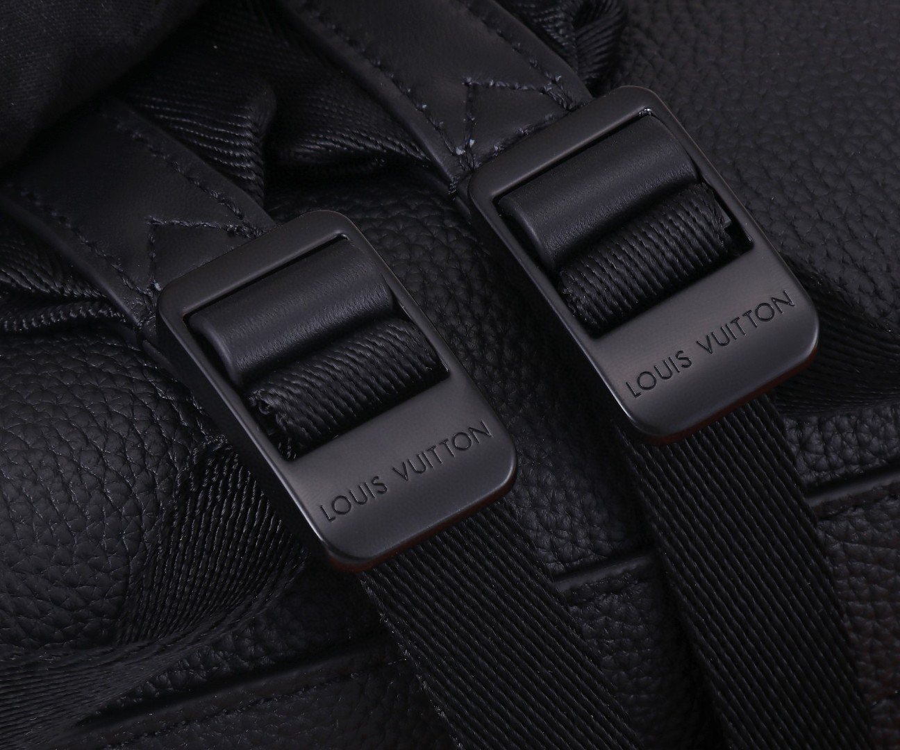 LV Fastline Backpack M21367 30x40x11cm