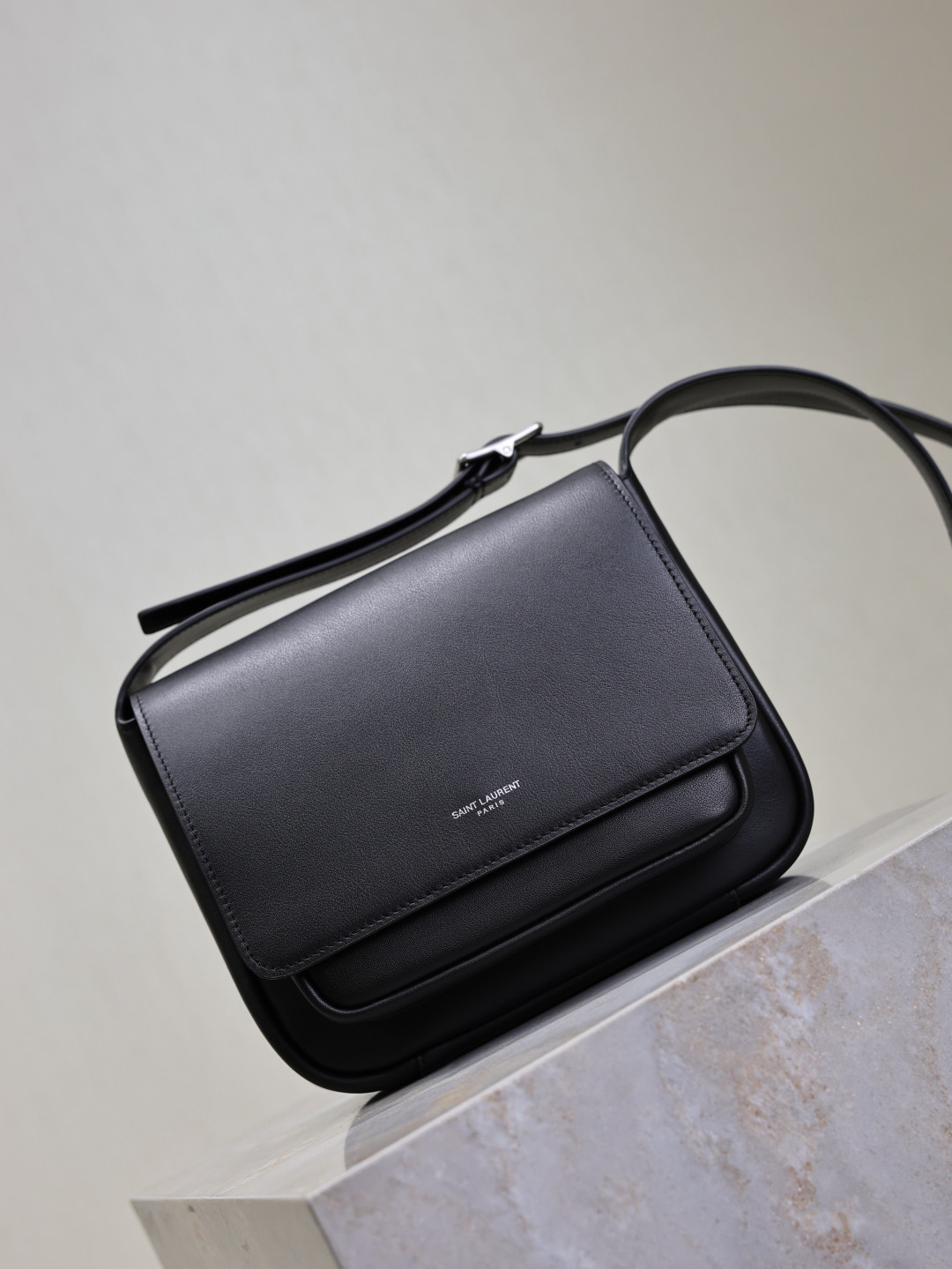 YSL SAINT LAURENT Niki small satchel in smooth leather 21x16x5cm