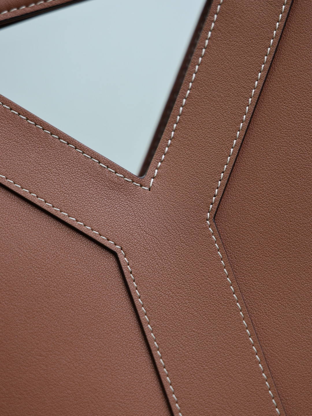 YSL Y small bucket in leather 23x29.5x3-8.5cm