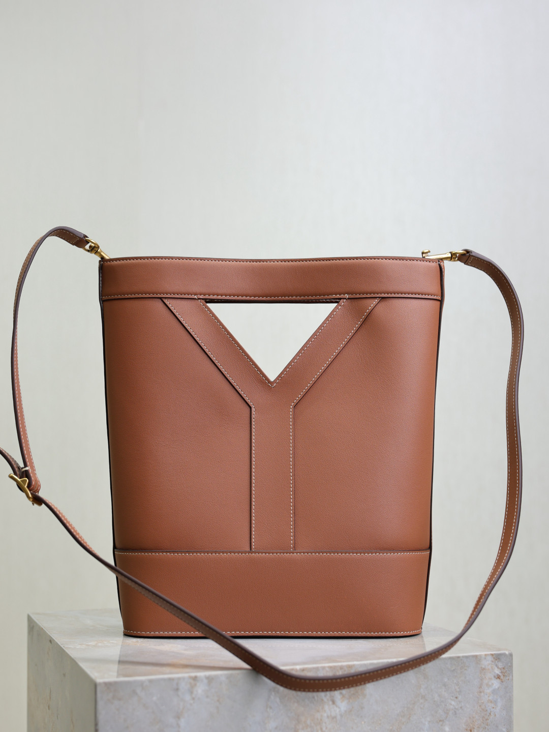 YSL Y small bucket in leather 23x29.5x3-8.5cm