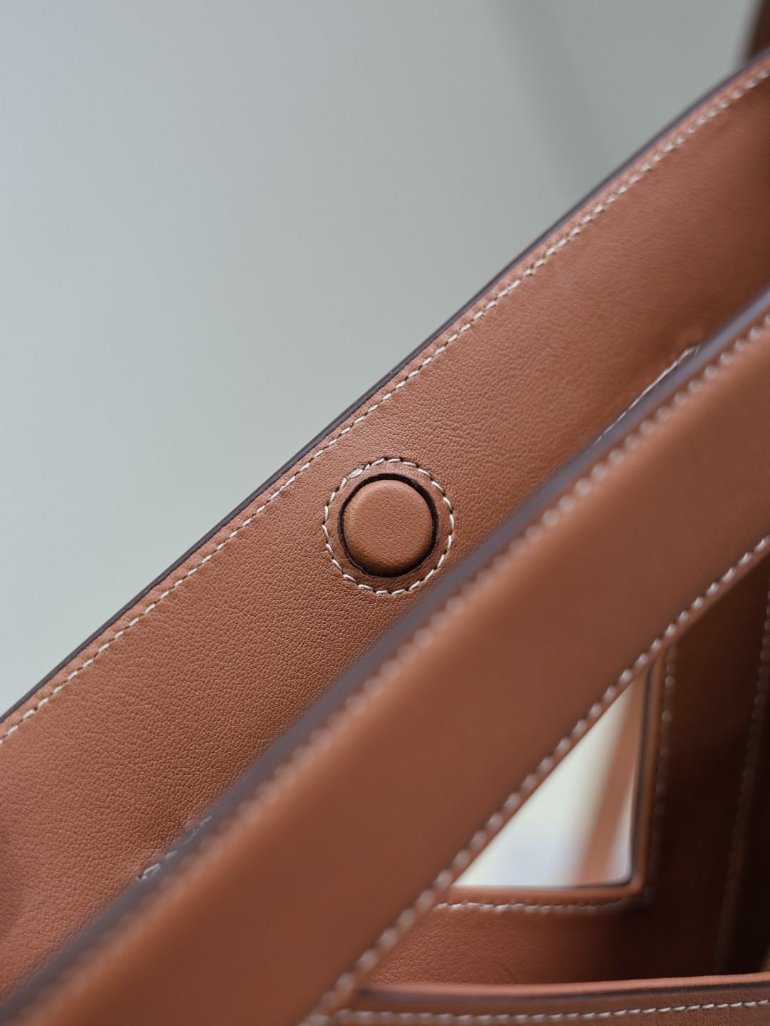 YSL Y small bucket in leather 23x29.5x3-8.5cm