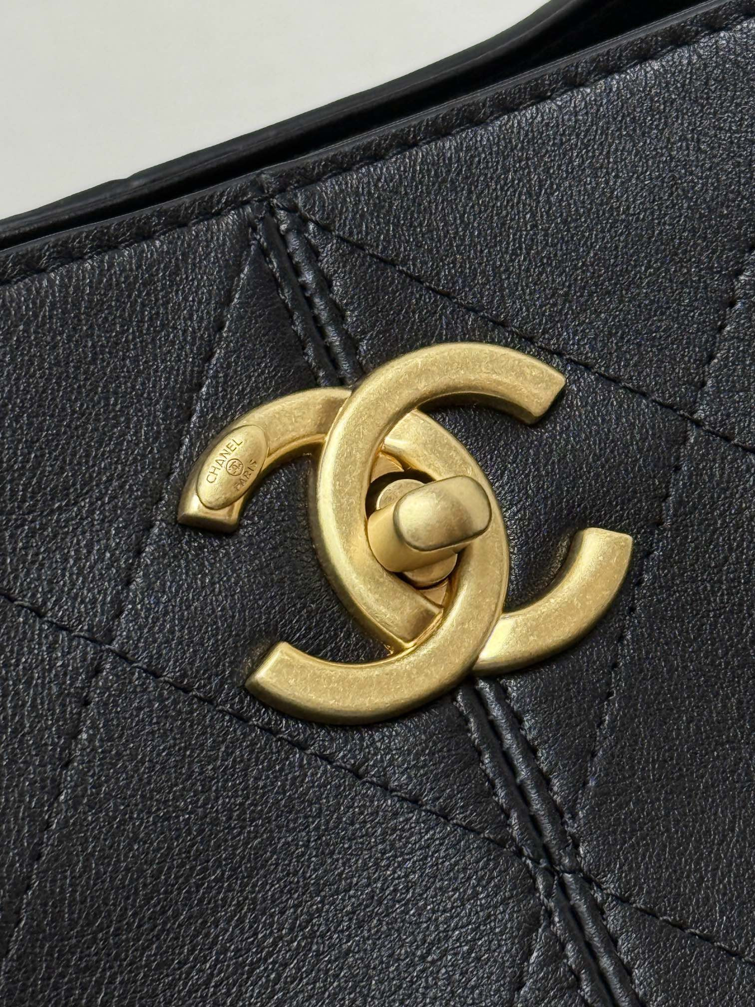 Chanel Small Shopping Bag AS5634 24x36x14cm