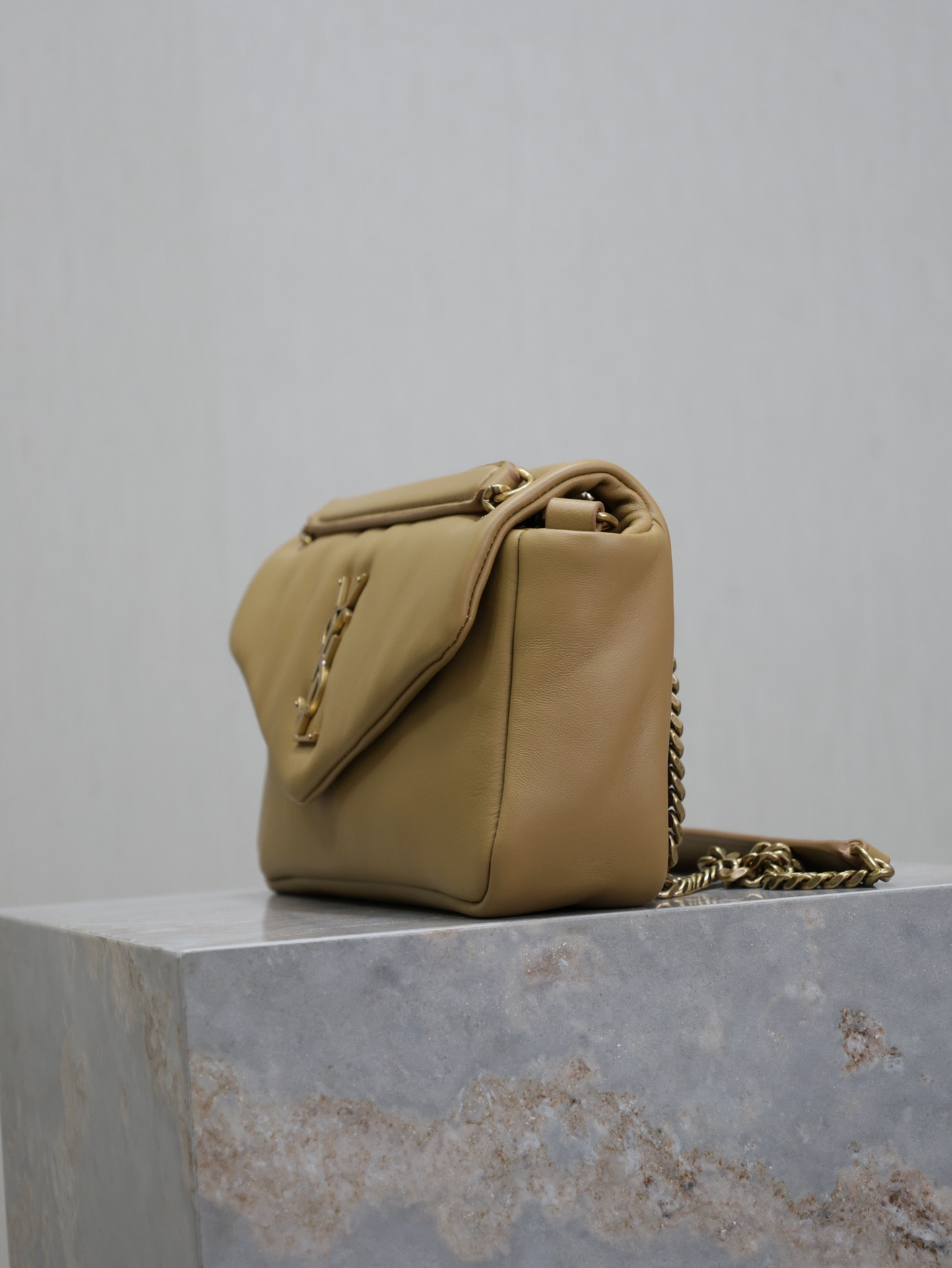 YSL CALYPSO small in plunged lambskin 26x14x7cm