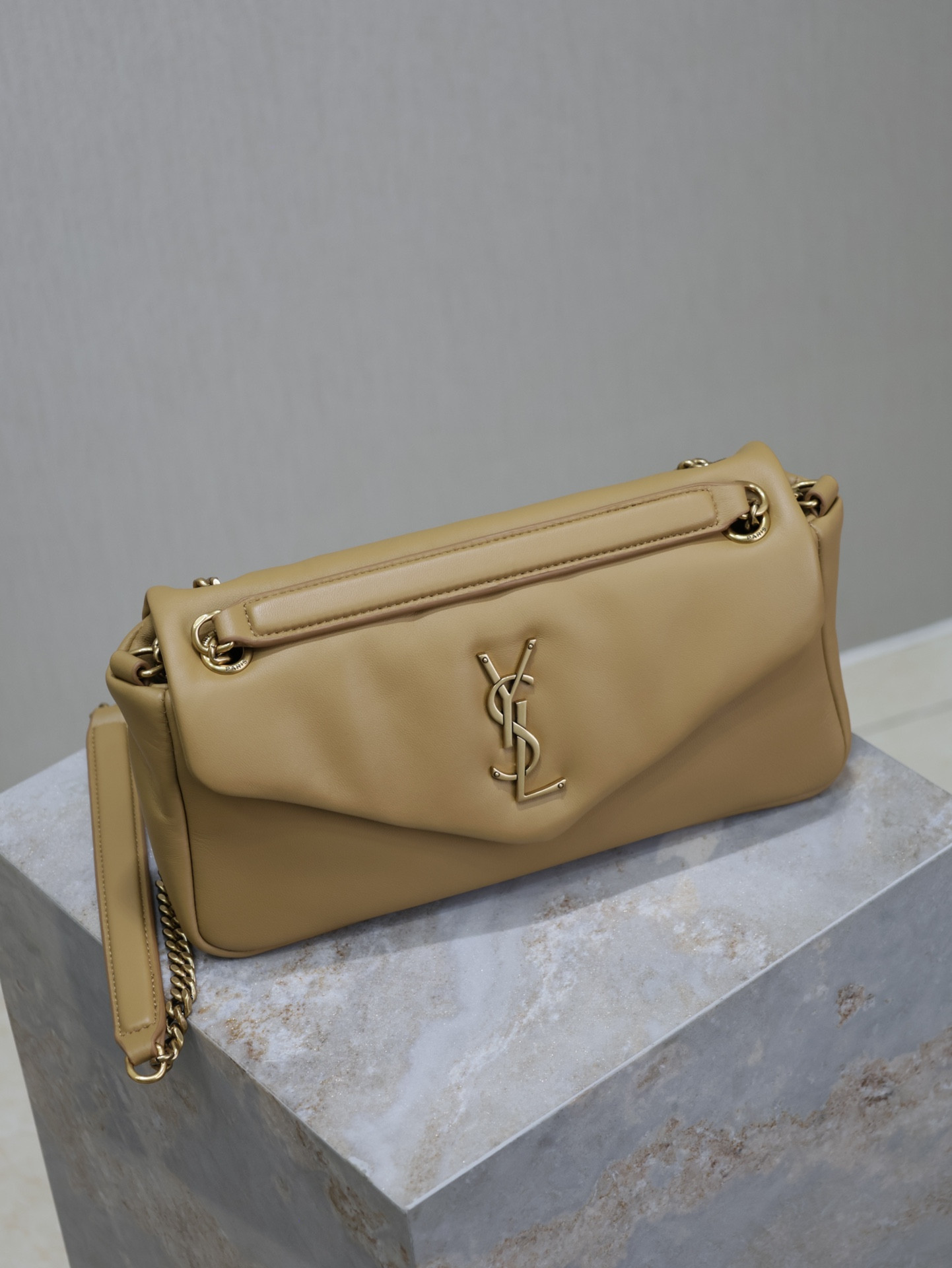 YSL CALYPSO small in plunged lambskin 26x14x7cm