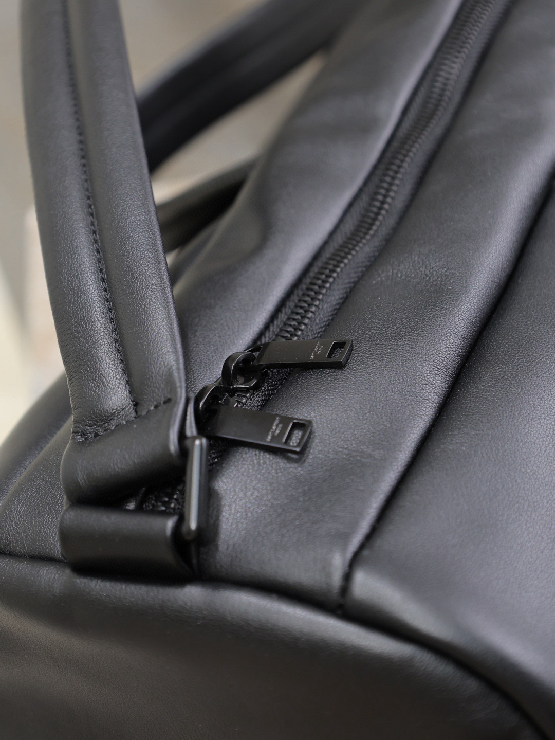 YSL SAINT LAURENT duffle in lambskin 53x24x22cm