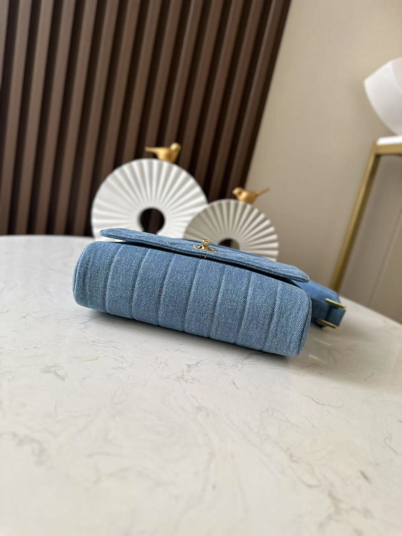 Chanel vintage Denim Shoulder Bag 25.5x20x7cm