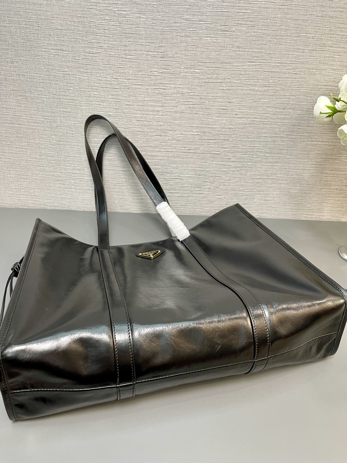 Prada Large leather tote bag 31x39x10cm