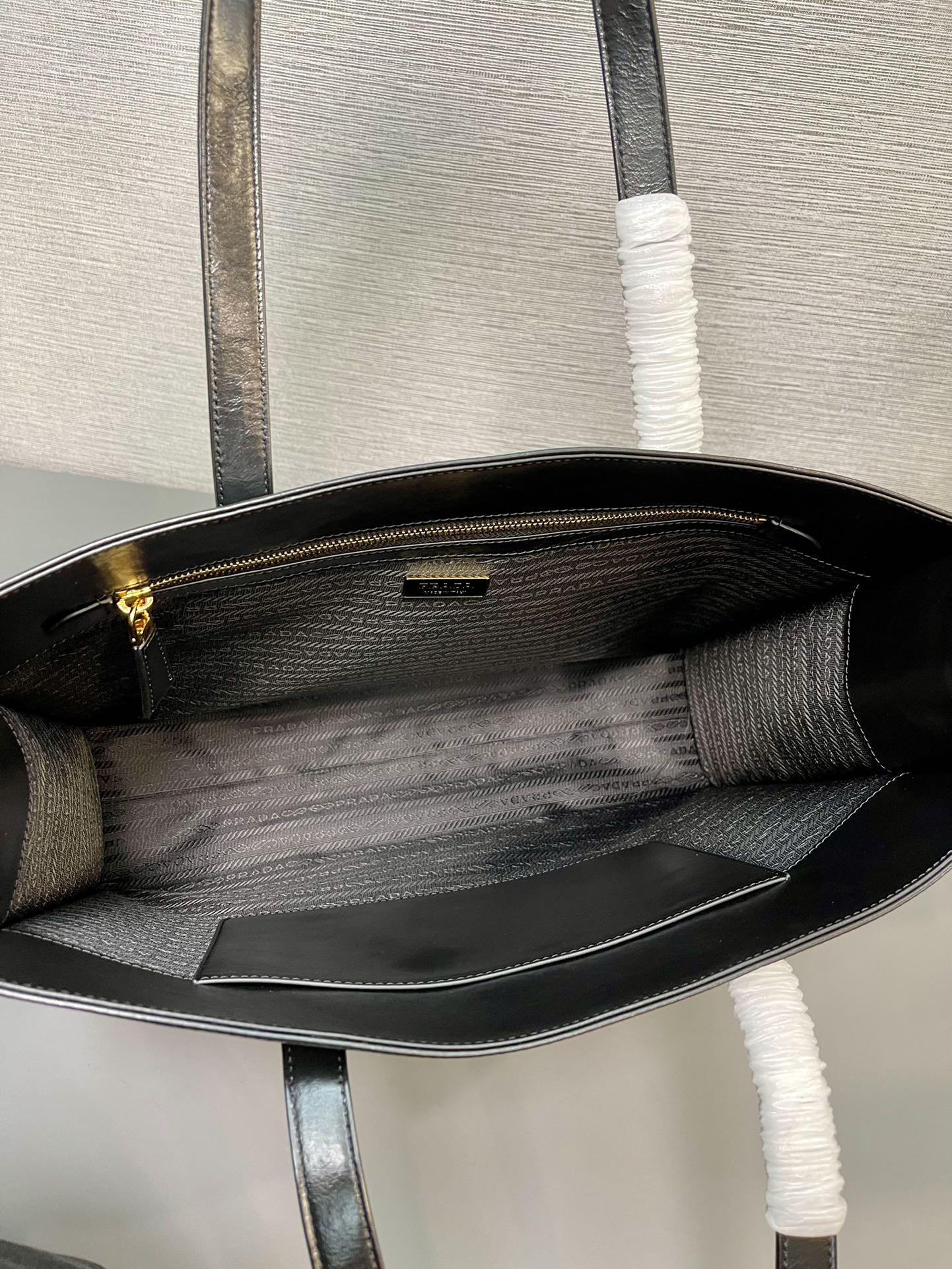 Prada Large leather tote bag 31x39x10cm