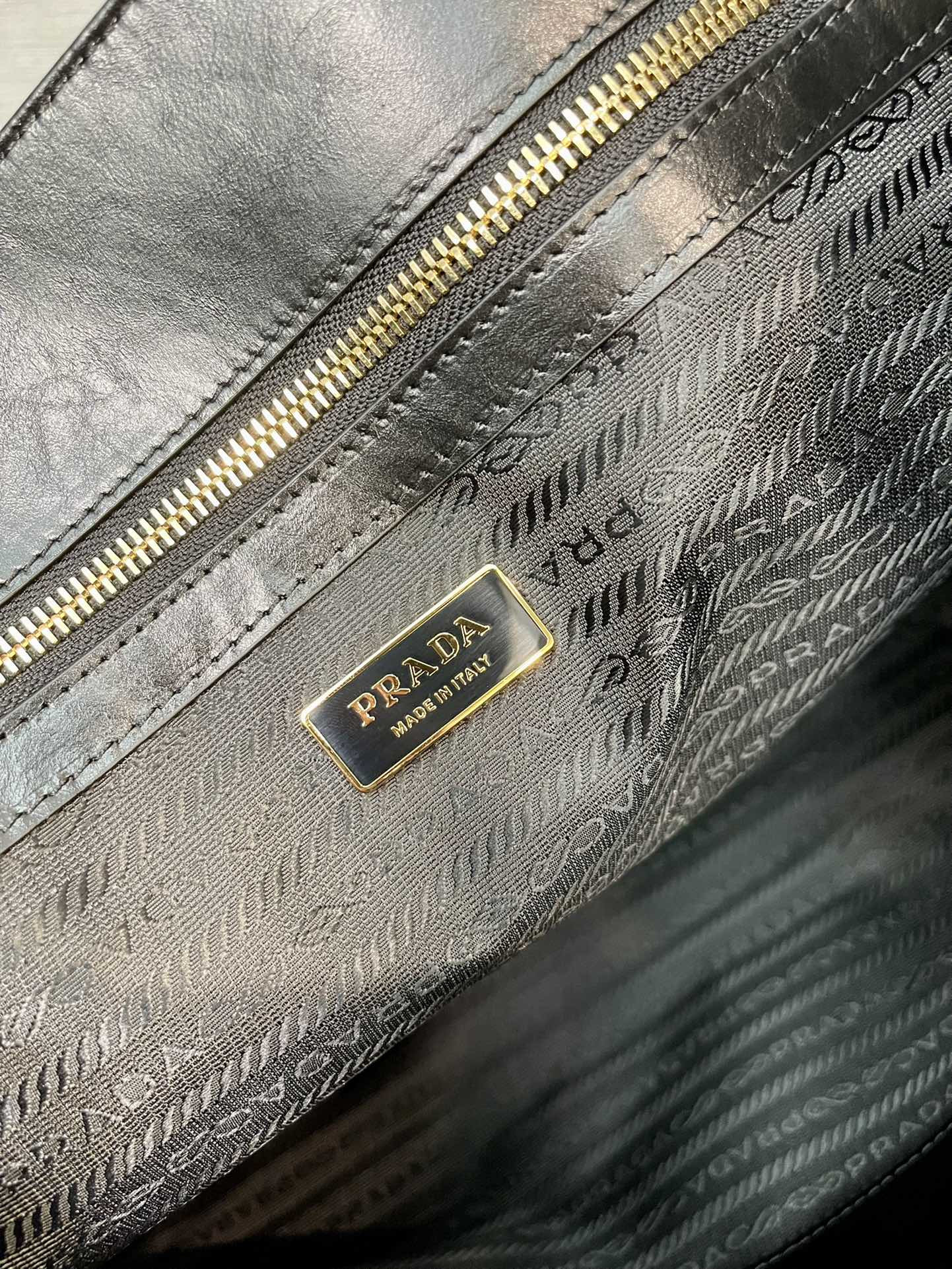 Prada Large leather tote bag 31x39x10cm