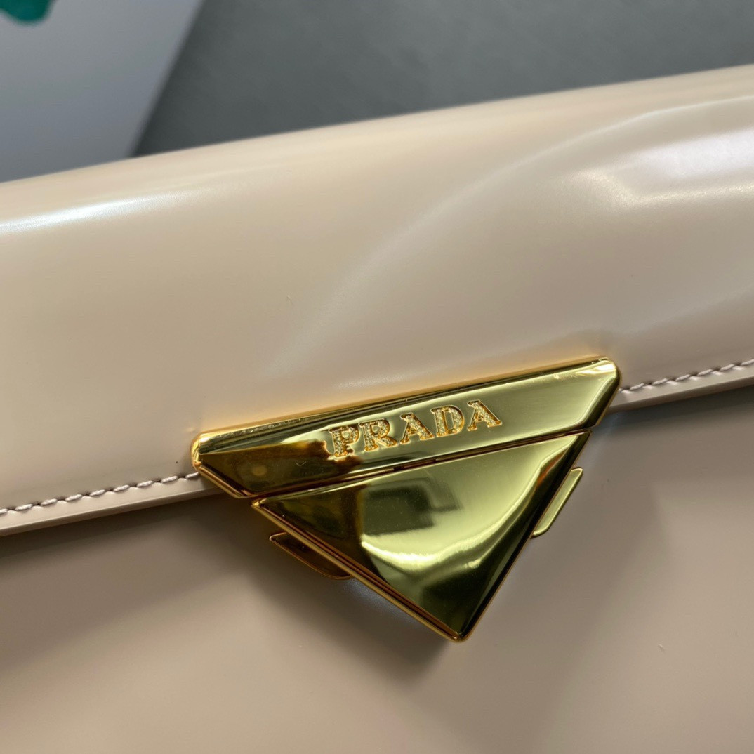 Prada Leather Shoulder Bag 28.5x14x7cm