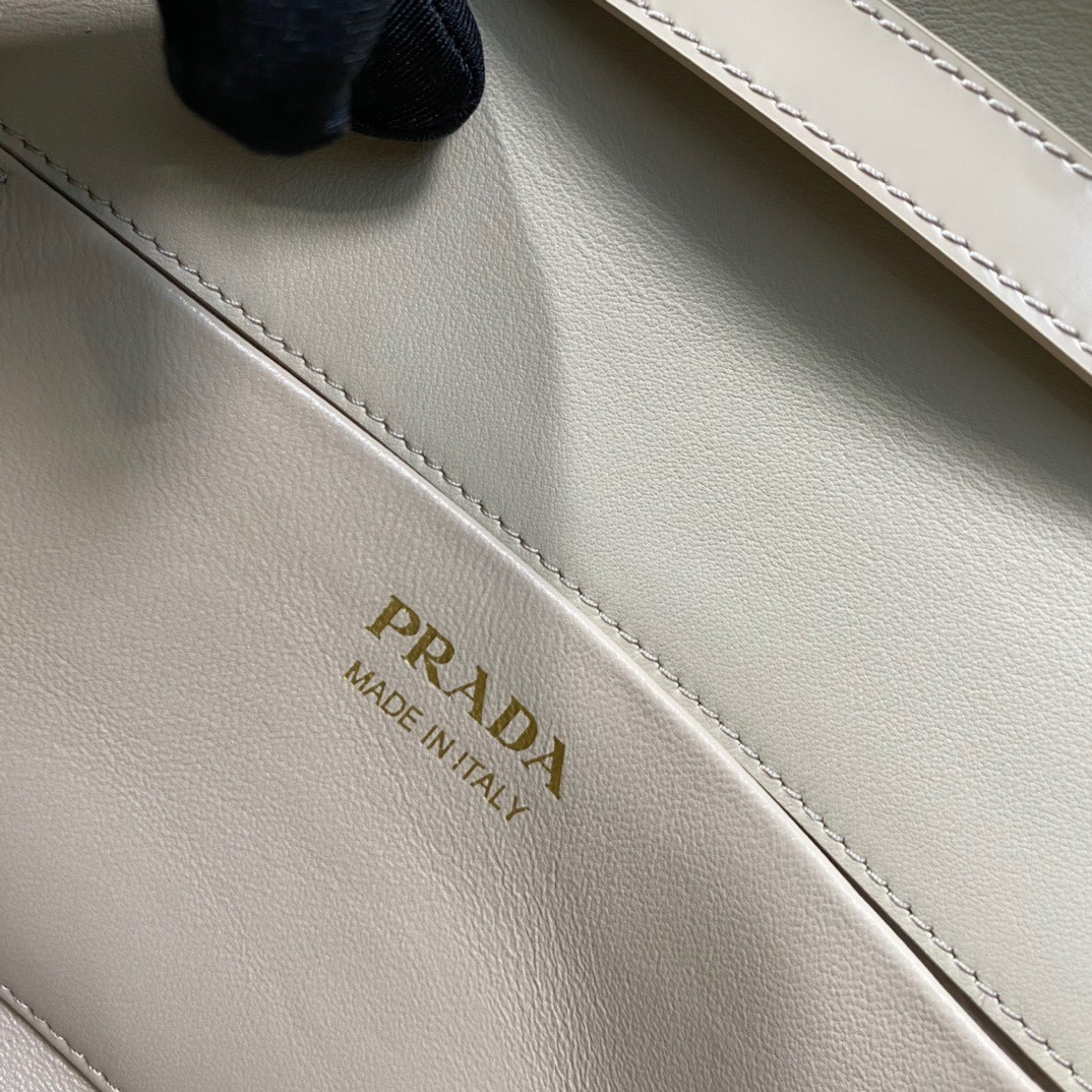 Prada Leather Shoulder Bag 28.5x14x7cm