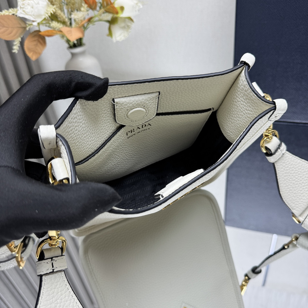 Prada Leather mini shoulder bag 20x19x6cm