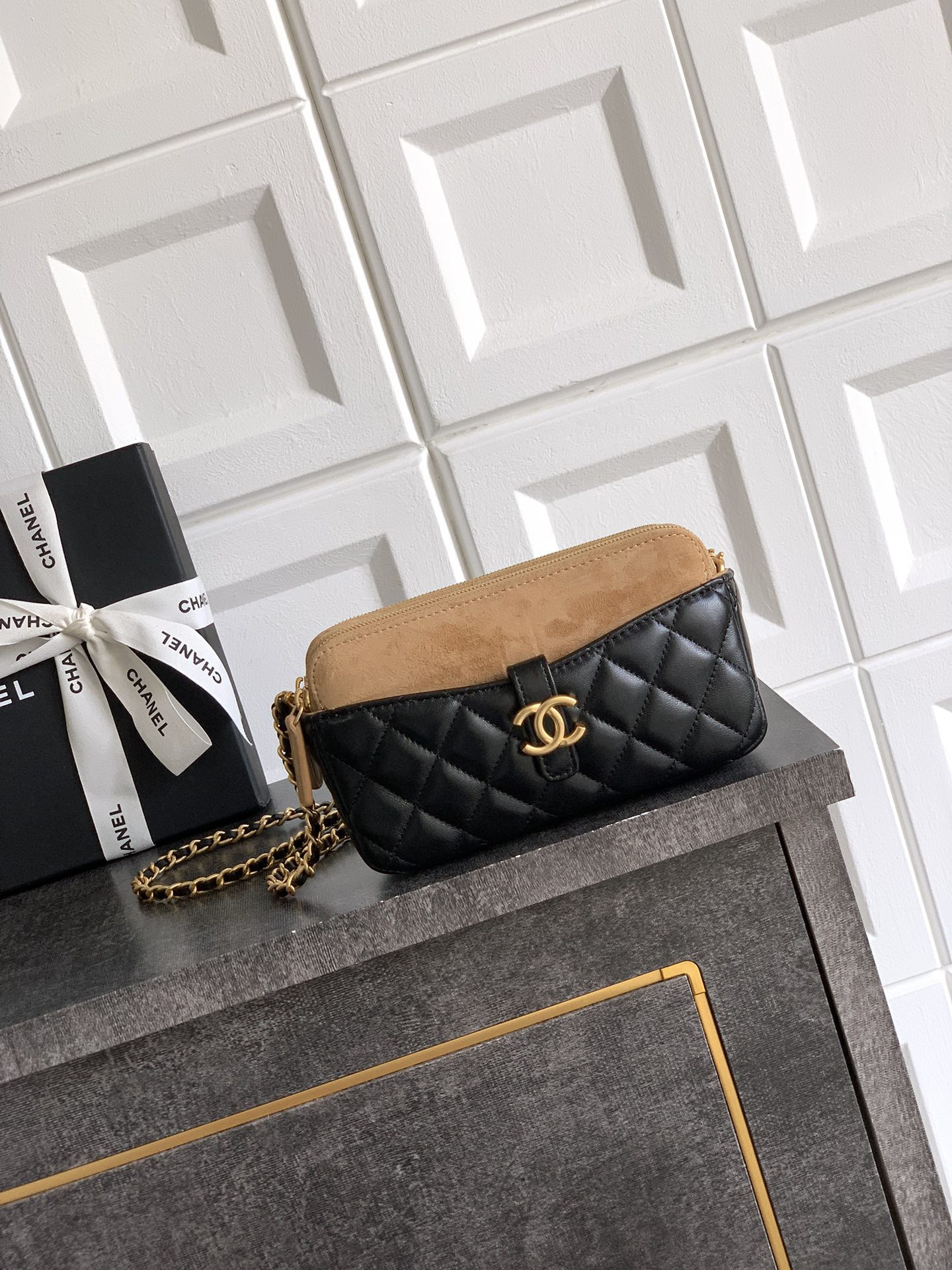 Chanel Zipped Phone Holder With Chain AP4743 10x18x3cm