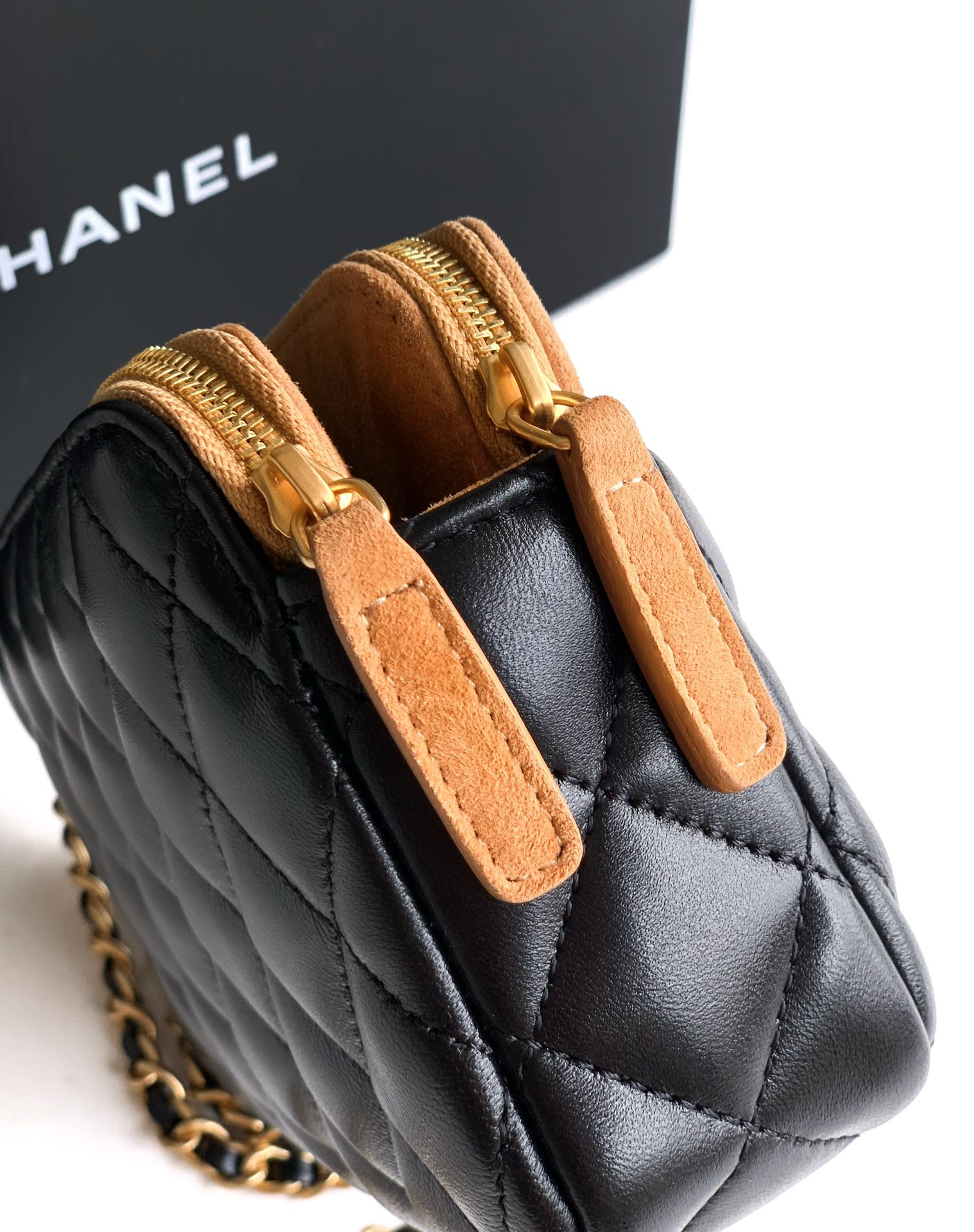 Chanel Zipped Phone Holder With Chain AP4743 10x18x3cm