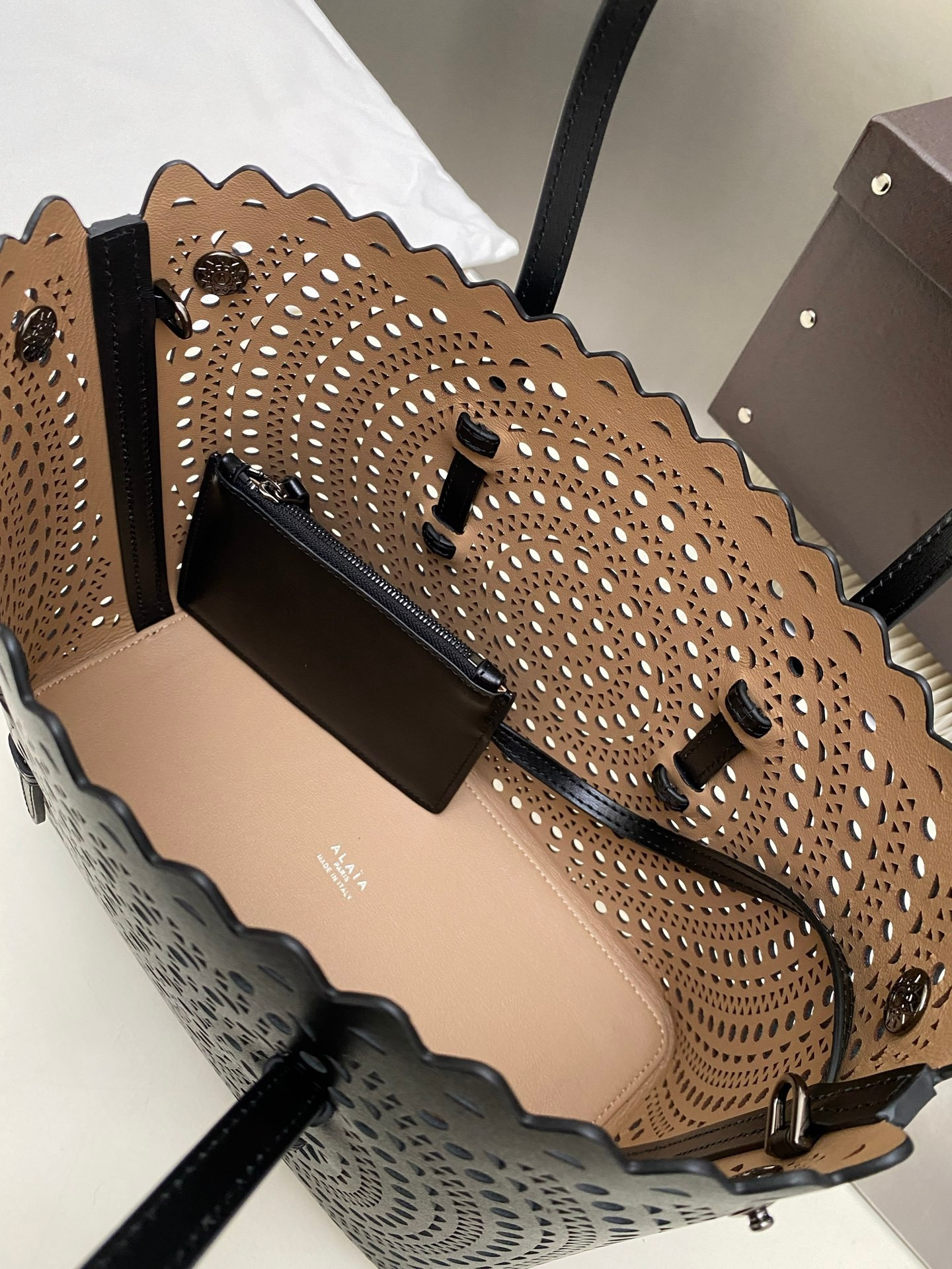 ALAÏA Mina 25 bag 25x20x12cm