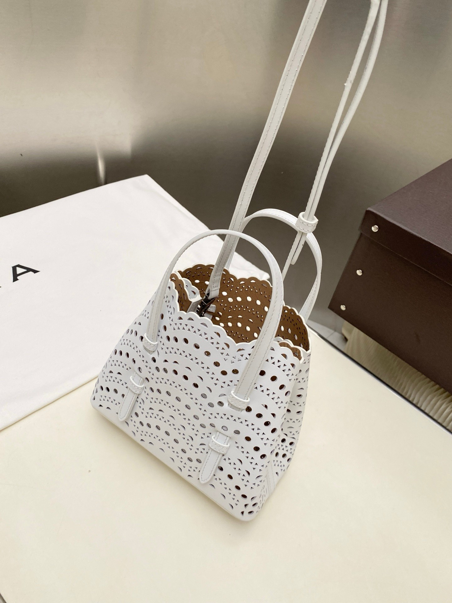 ALAÏA Mina 20 bag In Vienne Wave 20x17x10cm