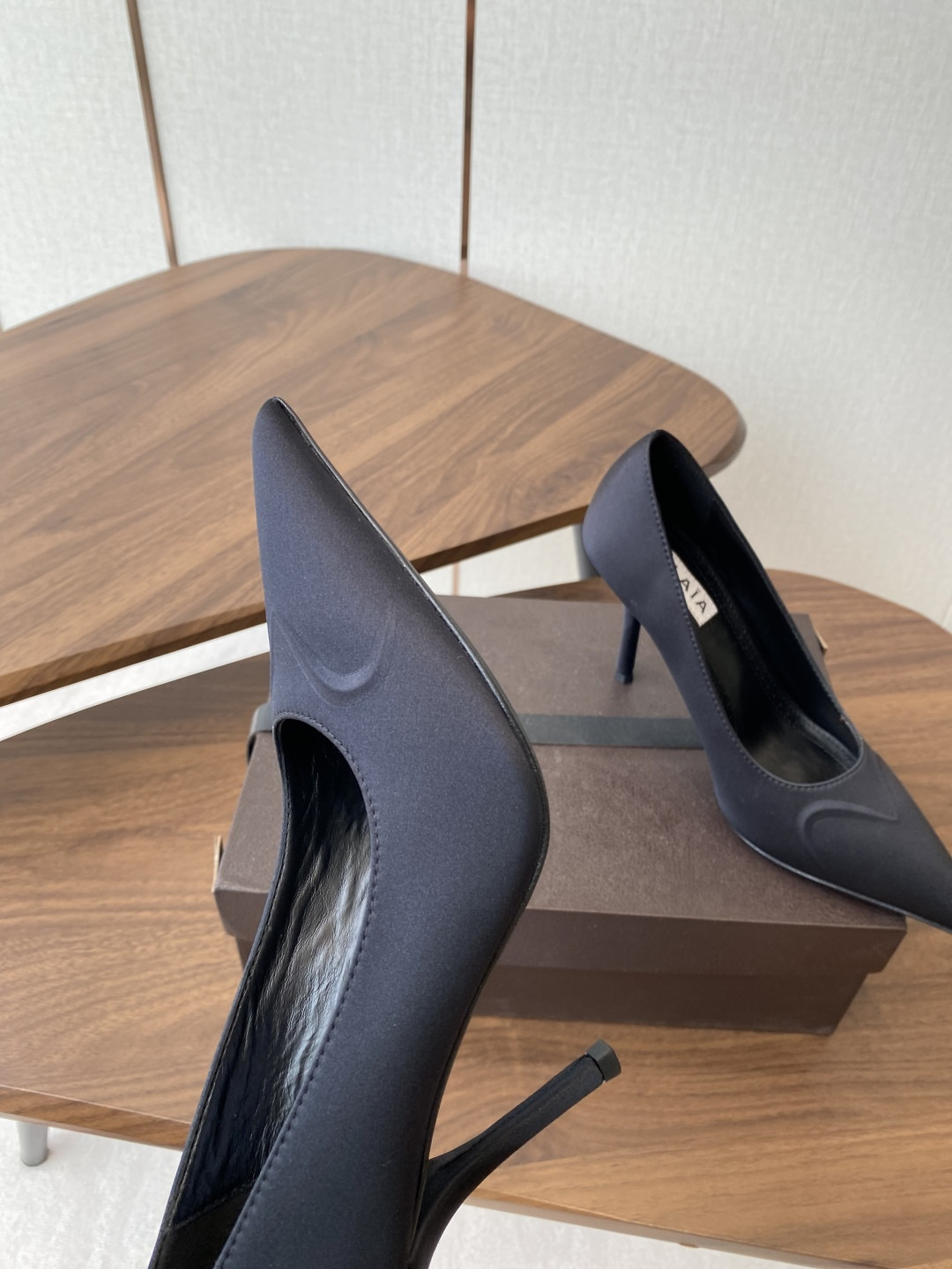 UA Alaia Pointy-Toe Pumps 9cm Heel(Customized Size 7-10 days production time)