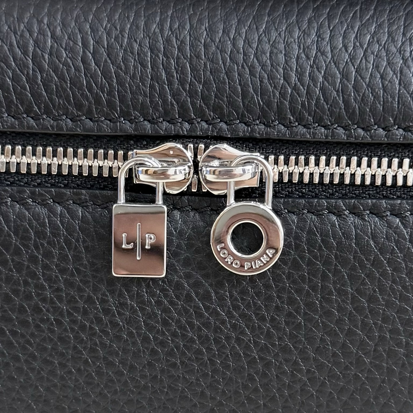 Loro Piana Extra Pocket L19 Grained Calfskin 11 x 19 x 6.5 cm