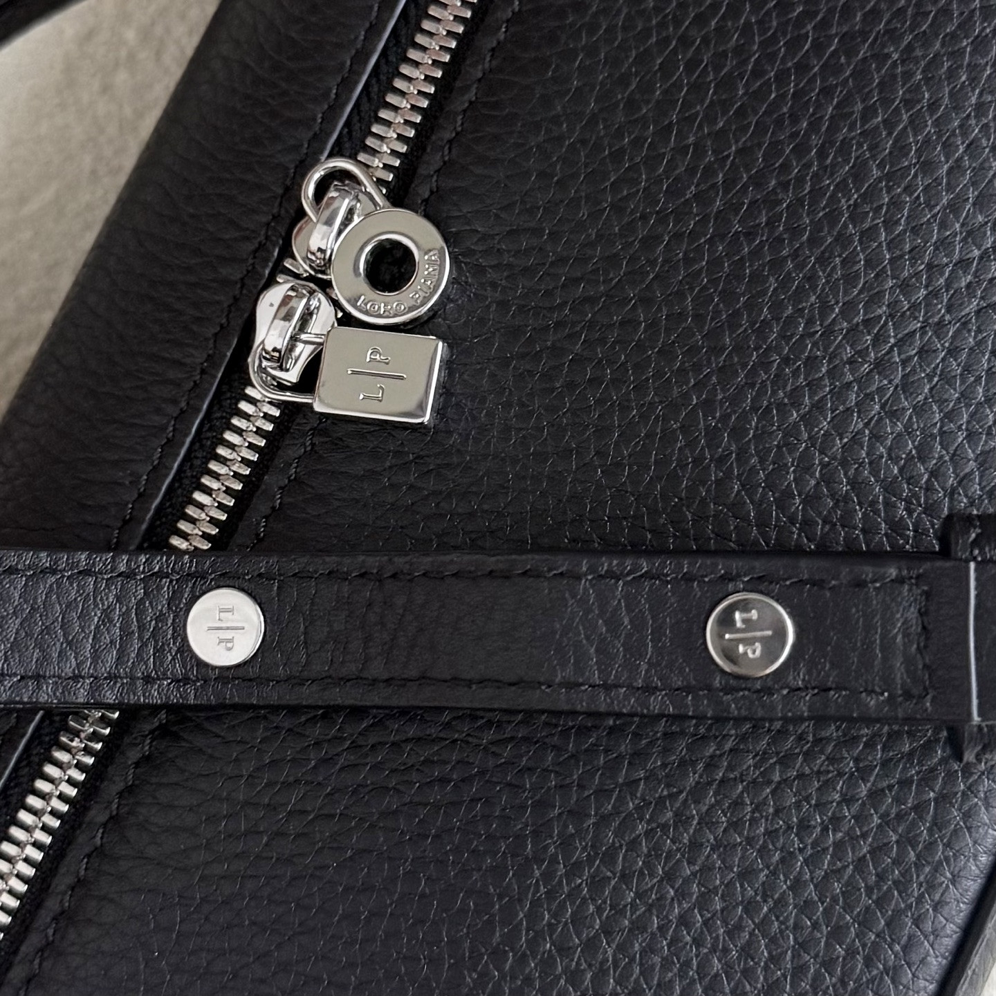 Loro Piana Extra Pocket L19 Grained Calfskin 11 x 19 x 6.5 cm