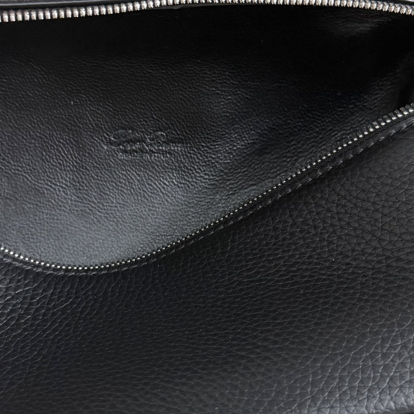 Loro Piana Extra Pocket L19 Grained Calfskin 11 x 19 x 6.5 cm