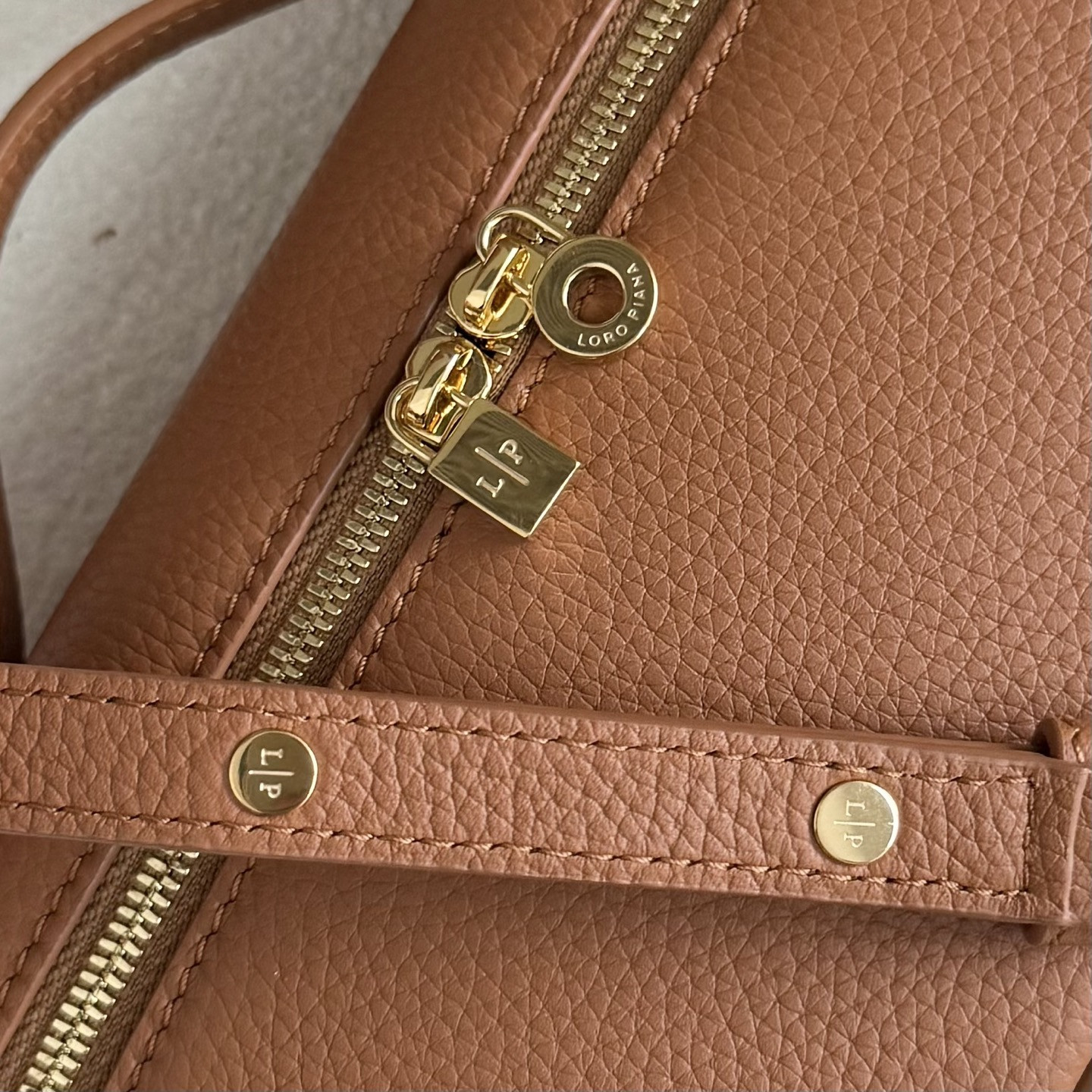 Loro Piana Extra Pocket L19 Grained Calfskin 11 x 19 x 6.5 cm