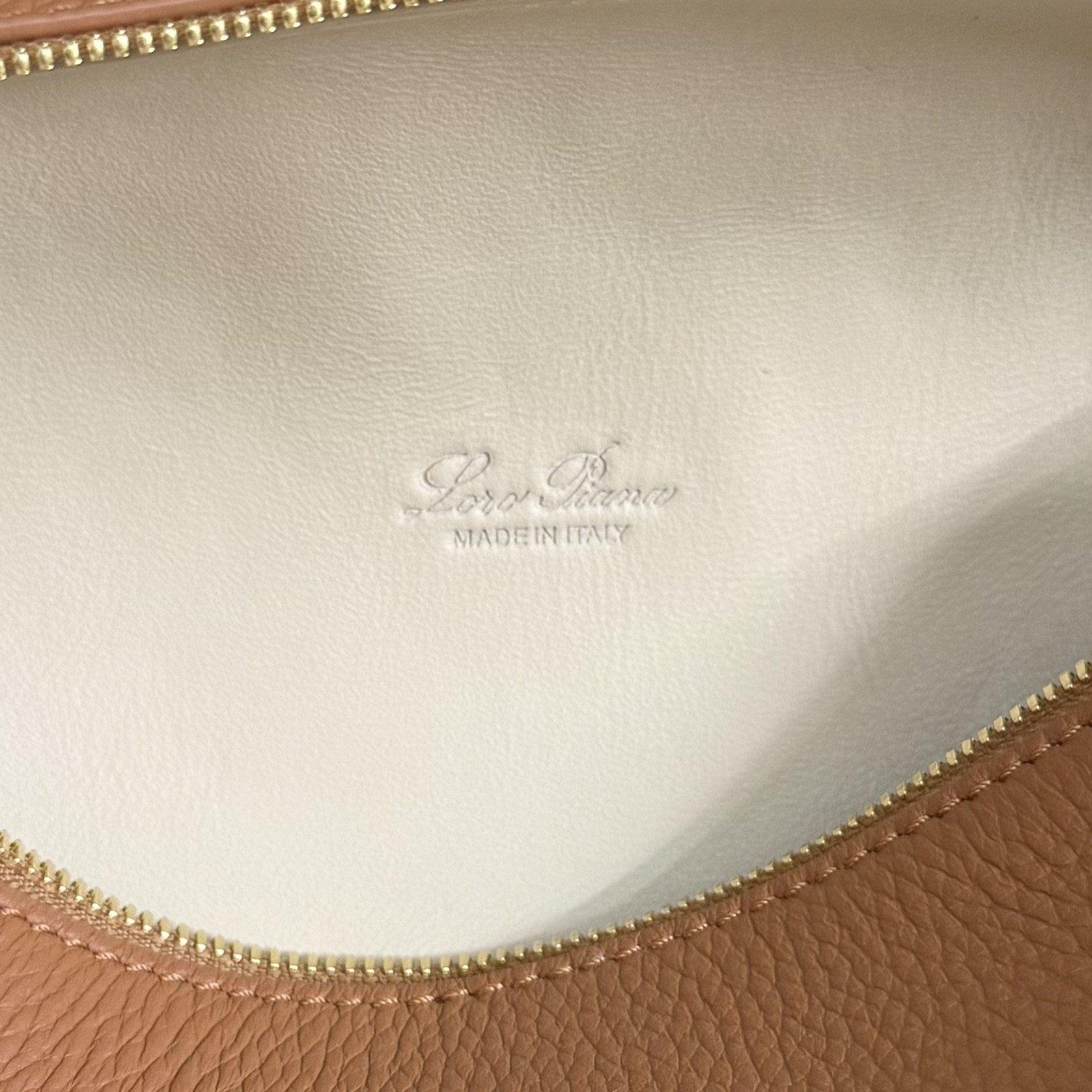 Loro Piana Extra Pocket L19 Grained Calfskin 11 x 19 x 6.5 cm