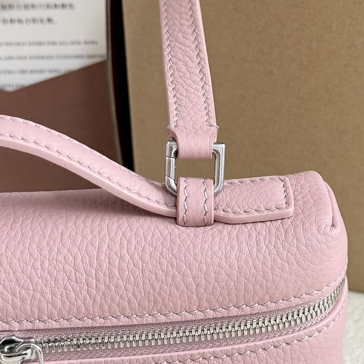 Loro Piana Extra Pocket L19 Grained Calfskin 11 x 19 x 6.5 cm