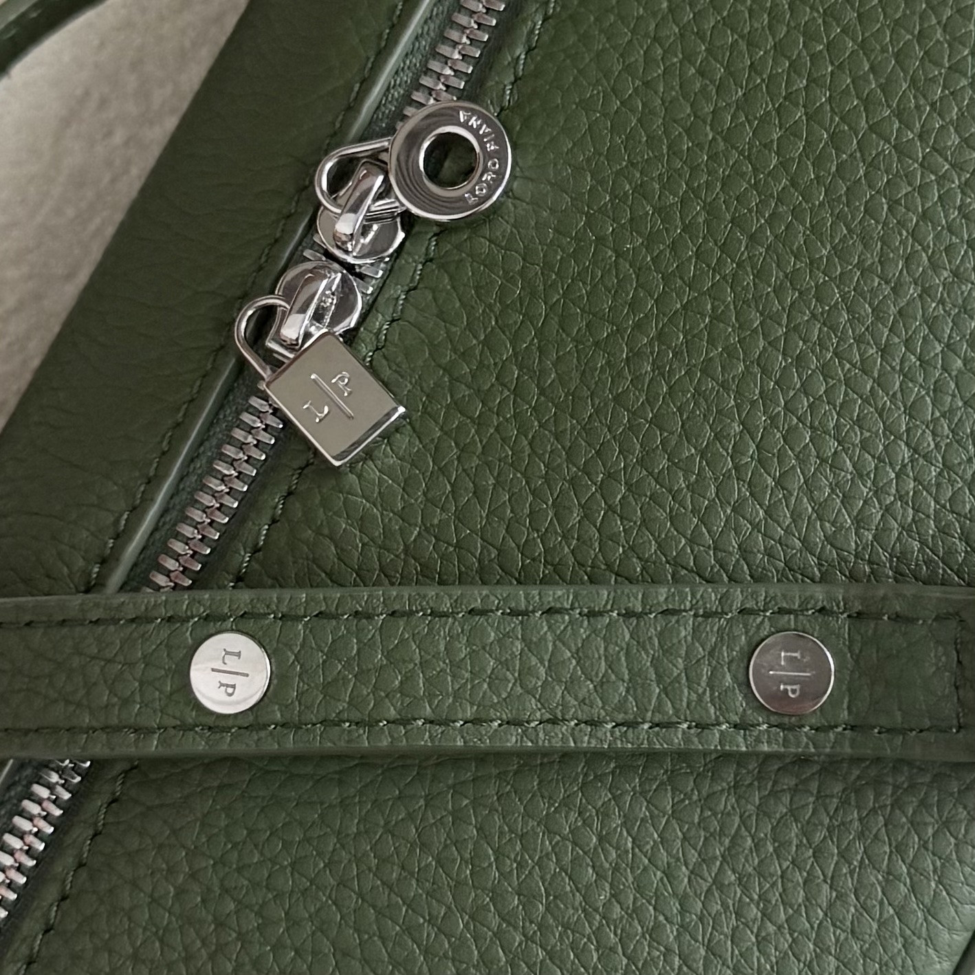 Loro Piana Extra Pocket L19 Grained Calfskin 11 x 19 x 6.5 cm