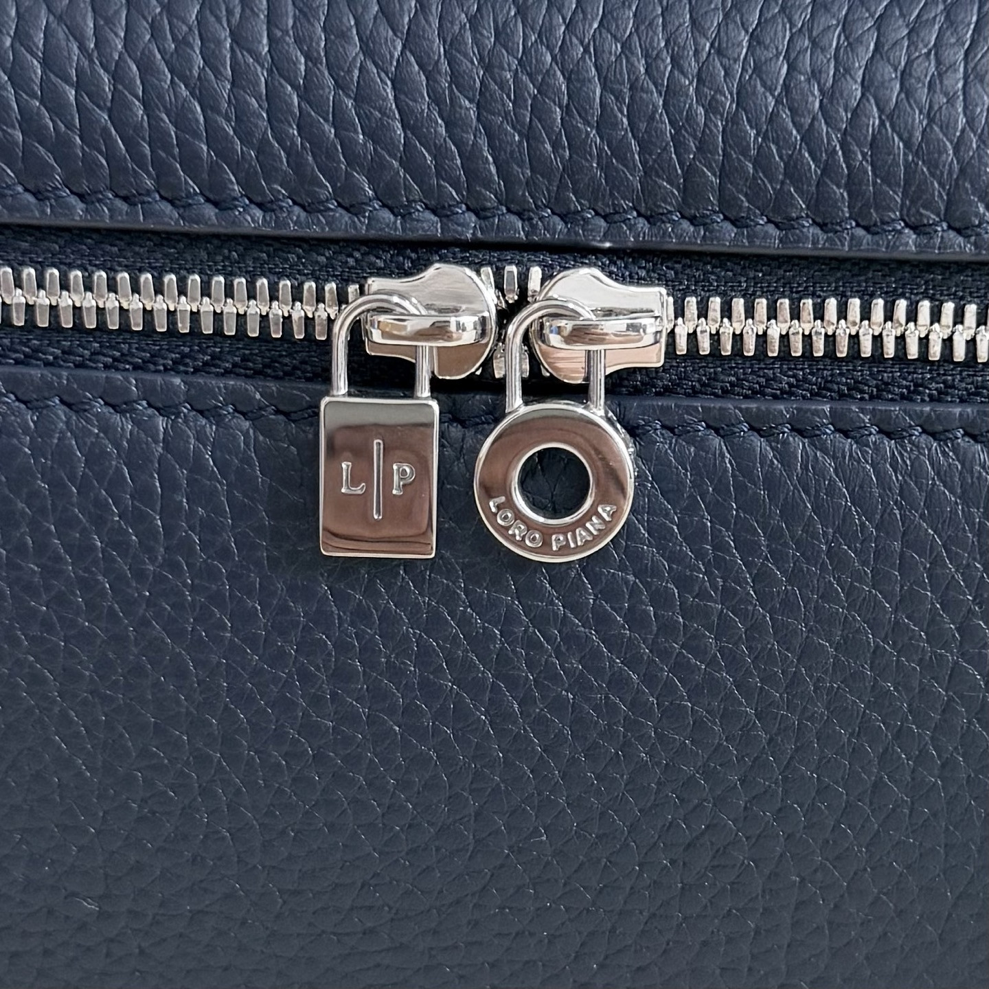 Loro Piana Extra Pocket L19 Grained Calfskin 11 x 19 x 6.5 cm