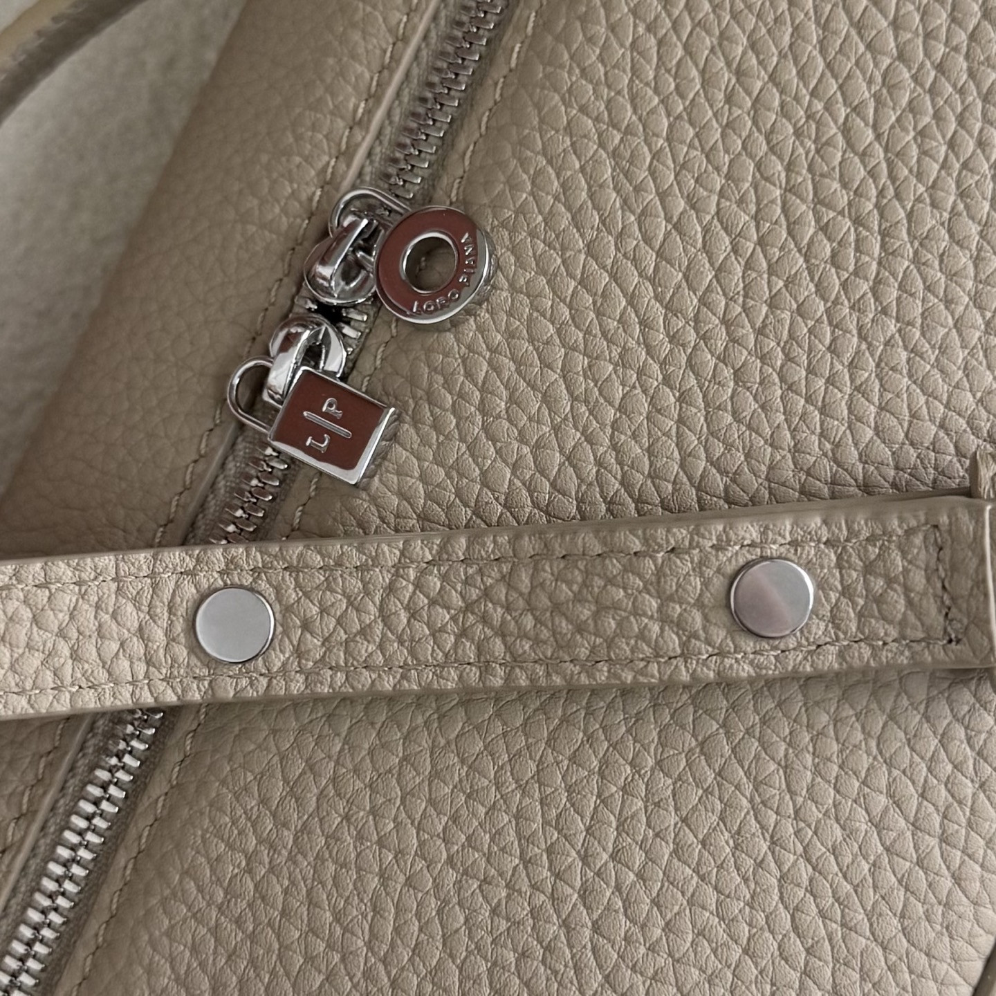 Loro Piana Extra Pocket L19 Grained Calfskin 11 x 19 x 6.5 cm