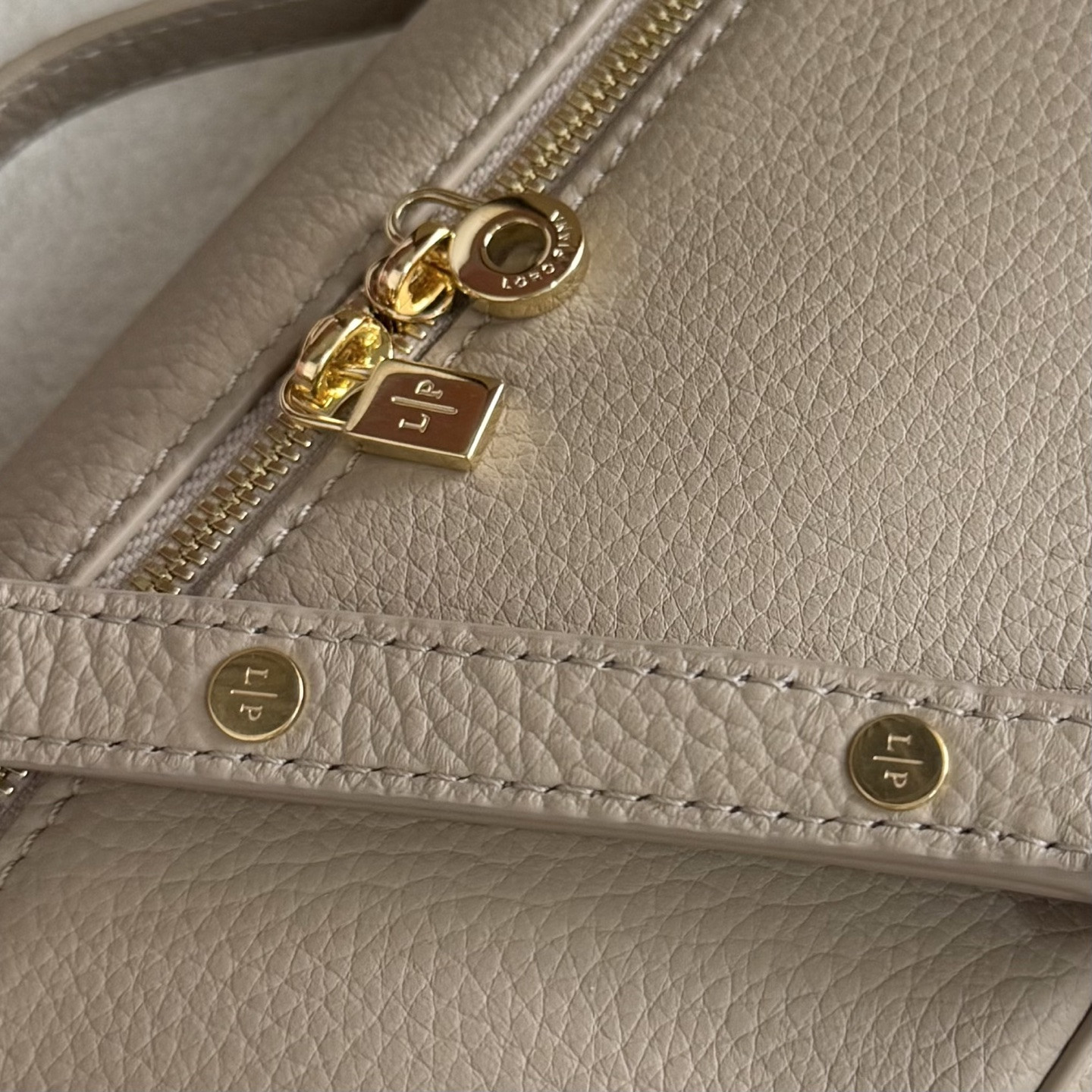 Loro Piana Extra Pocket L19 Grained Calfskin 11 x 19 x 6.5 cm