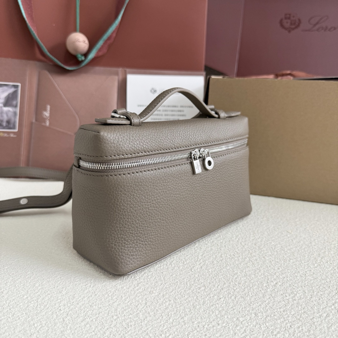 Loro Piana Extra Pocket L19 Grained Calfskin 11 x 19 x 6.5 cm