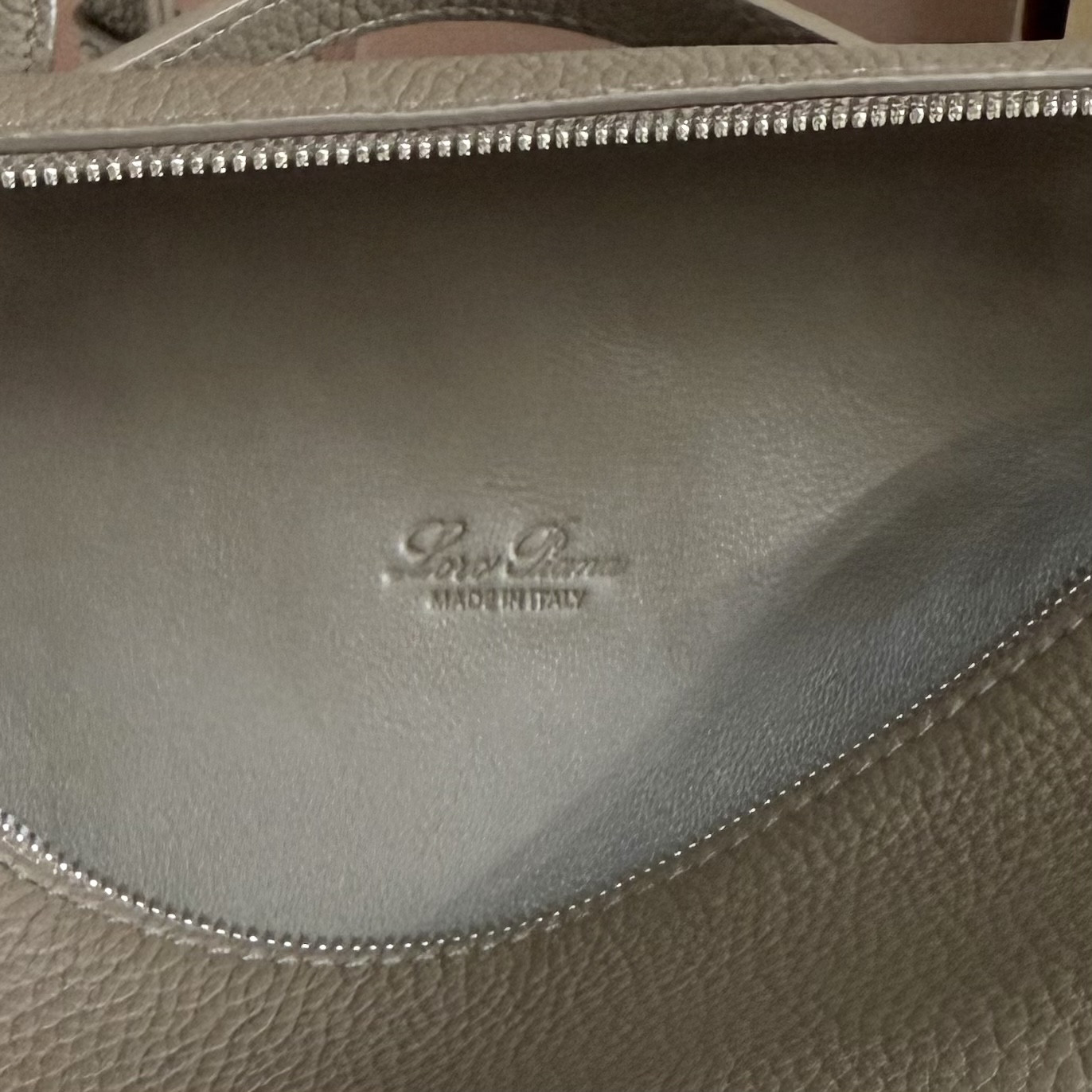 Loro Piana Extra Pocket L19 Grained Calfskin 11 x 19 x 6.5 cm