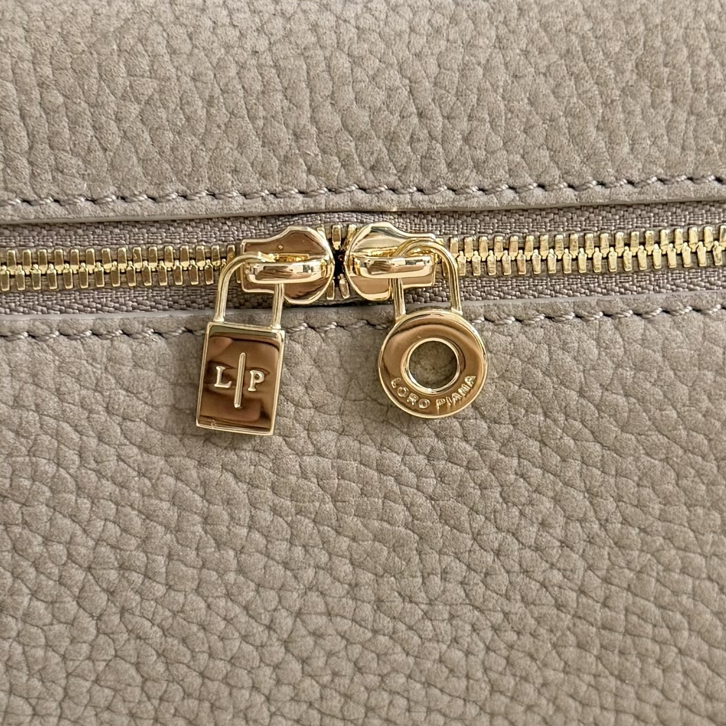 Loro Piana Extra Pocket L19 Grained Calfskin 11 x 19 x 6.5 cm