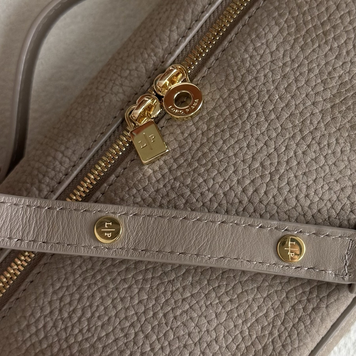 Loro Piana Extra Pocket L19 Grained Calfskin 11 x 19 x 6.5 cm