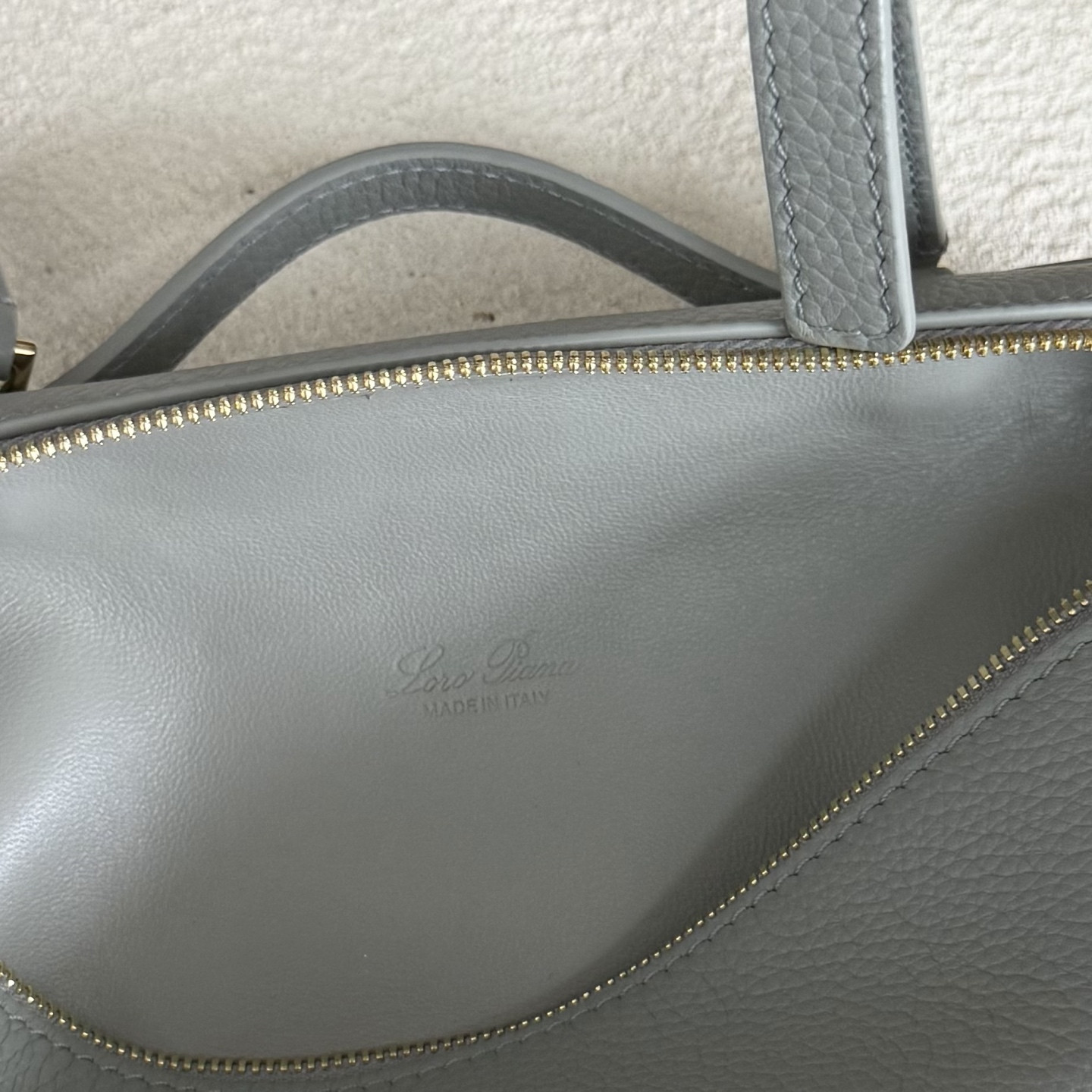 Loro Piana Extra Pocket L19 Grained Calfskin 11 x 19 x 6.5 cm