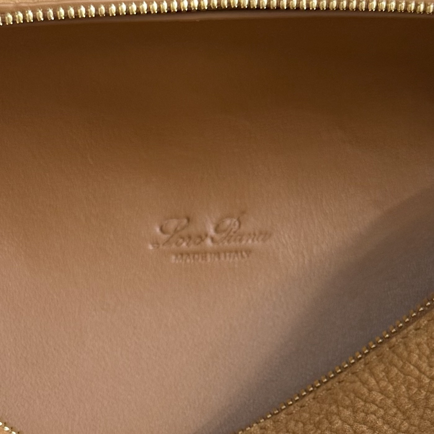 Loro Piana Extra Pocket L19 Grained Calfskin 11 x 19 x 6.5 cm