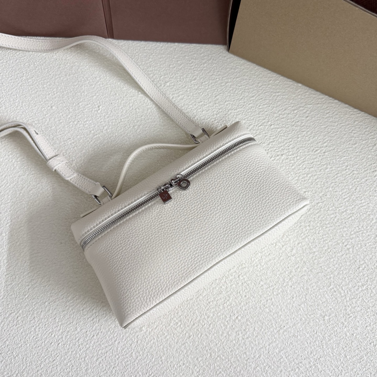 Loro Piana Extra Pocket L19 Grained Calfskin 11 x 19 x 6.5 cm