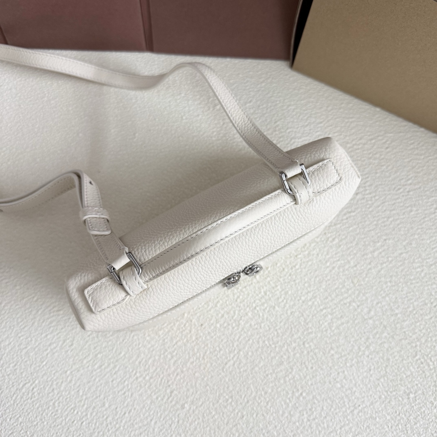 Loro Piana Extra Pocket L19 Grained Calfskin 11 x 19 x 6.5 cm